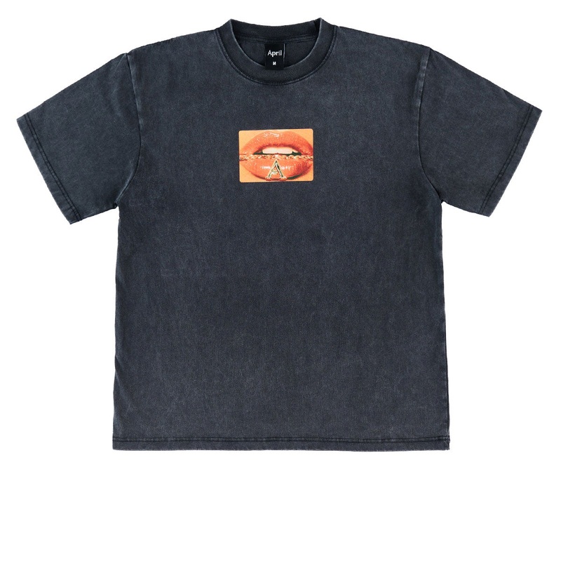 April Pendant T-Shirt – Vintage Black