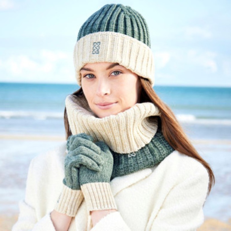 Women’s Celtic Knot Rib Knit Gloves
