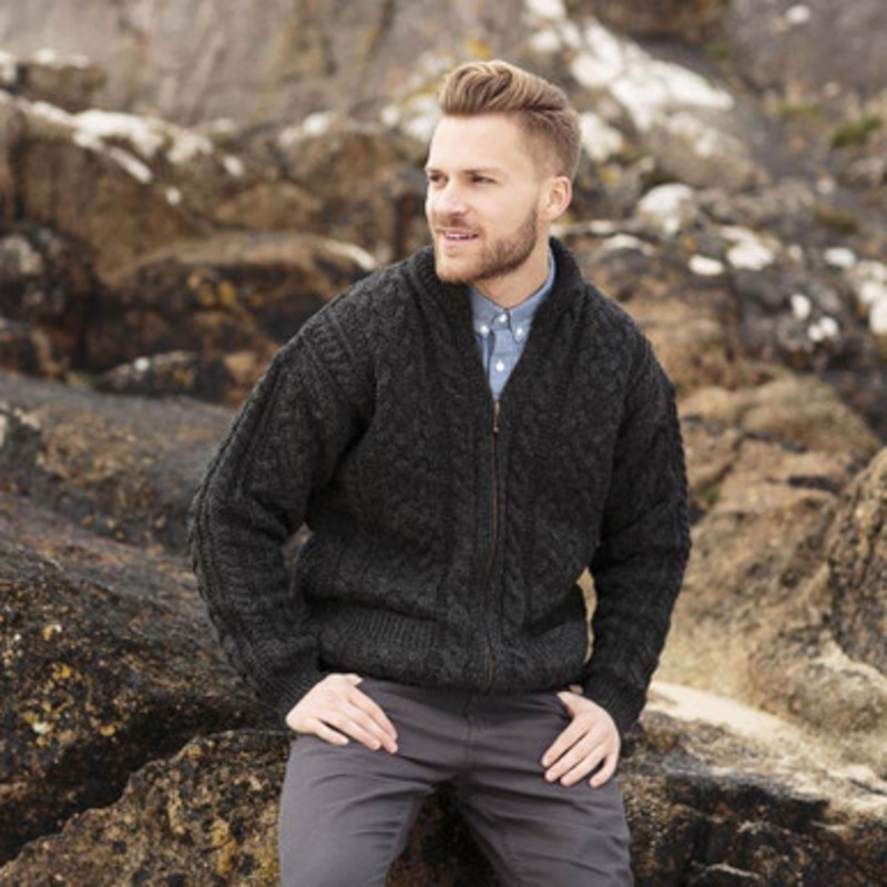 Men’s Zip-up Cardigan with Cable Patterns