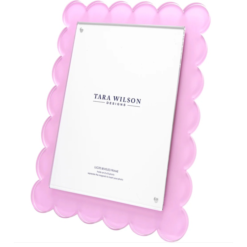 Tara Wilson Acrylic Scallop Frame – 8×10