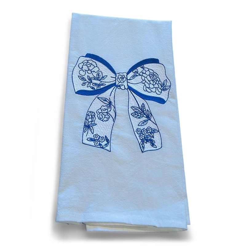 Towel – Big Chinoiserie Blue Bow on white