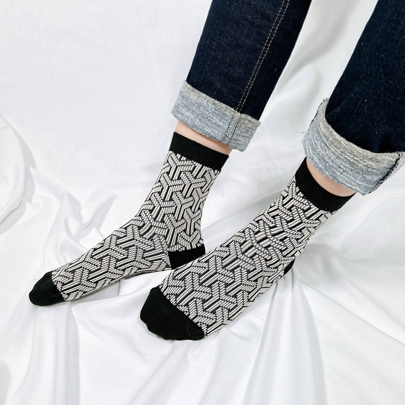 Y Modern Jacquard Socks